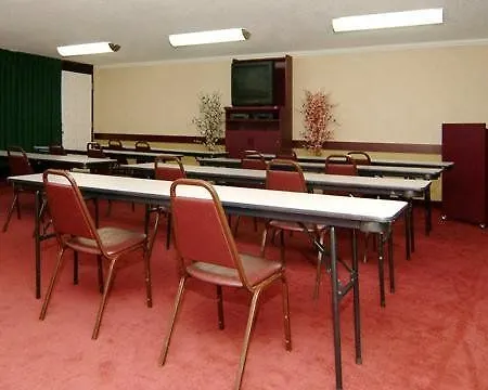 Quality Inn & Suites At Tropicana Field 